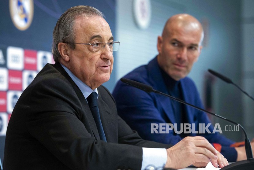 Presiden Real Madrid Florentino Perez (kiri) dan pelatih Madrid Zinedine Zidane. 