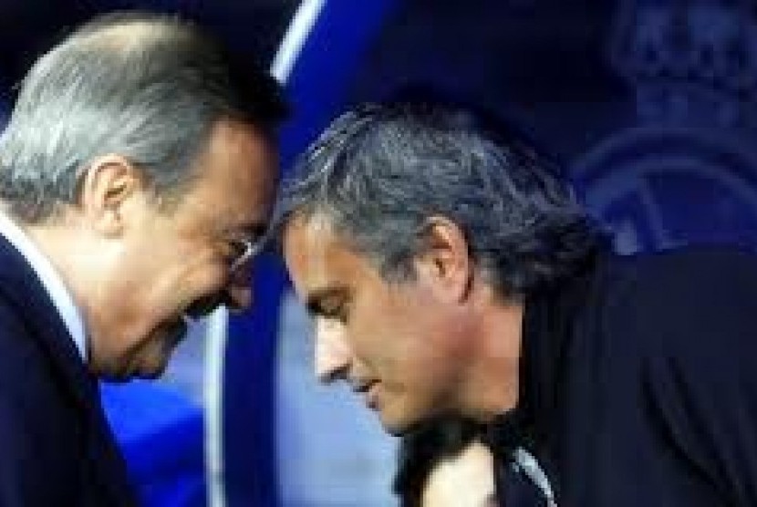 Florentino Perez (kiri) dan Jose Mourinho