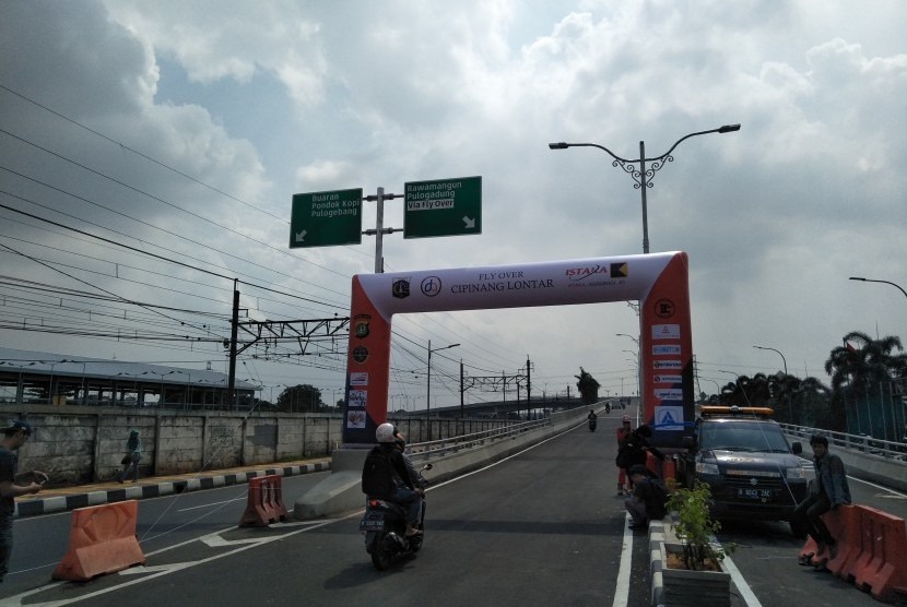 Flyover Cipinang Lontar yang dilakukan uji coba, Selasa (27/2).