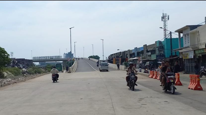 Flyover Ciroyom, Kota Bandung resmi bisa dilintasi kendaraan roda dua dan roda empat dari arah Jalan Nurtanio dan Jalan Arjuna, Kota Bandung, Rabu (23/10/2024). 