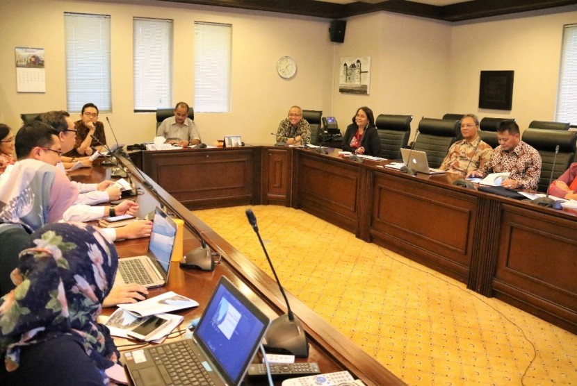 Focus Group Discussion (FGD) bersama Ikatan Sarjana Ekonomi Indonesia (ISEI) cabang Yogyakarta, dengan  topik 'Pengembangan Pariwisata Daerah melalui Akselerasi Pengembangan Destinasi Wisata Prioritas di DIY'.