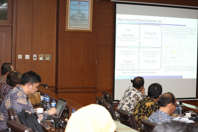 Focus Group Disscussion (FGD) dengan tema ‘Daya Saing, Keunggulan, dan Kelemahan Komoditas Pertanian di Indonesia’ yang dihadiri  perwakilan University Network for Indonesia Export Development (UNIED). FGD digelar di Kampus IPB Dramaga, Bogor,  Kamis (14/3).