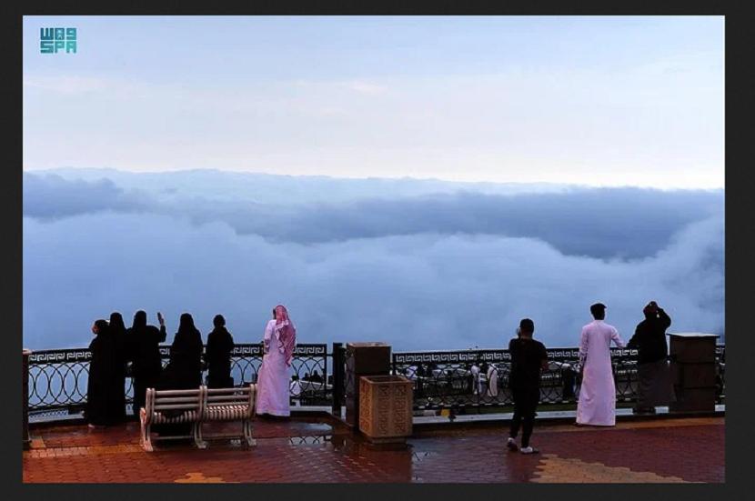 Fog Walkway di puncak pegunungan Abha