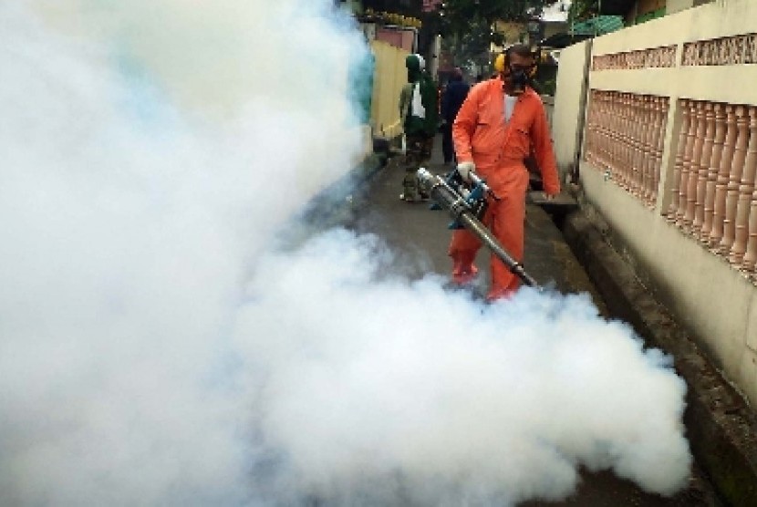 Fogging untuk mengantisipasi berkembangnya nyamuk DBD