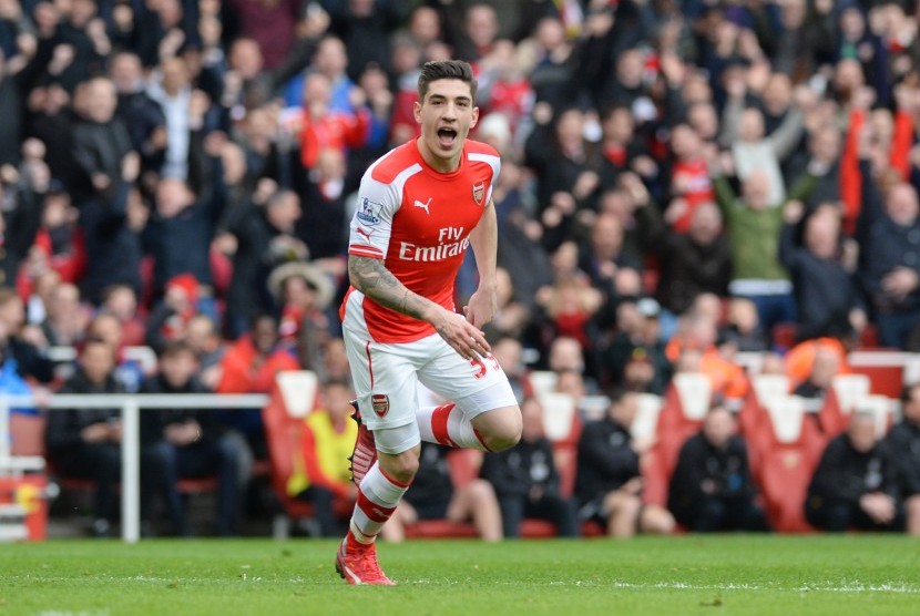 Football - Arsenal v Liverpool - Barclays Premier League - Emirates Stadium - 4/4/15 Hector Bellerin celebrates scoring the first goal for Arsenal 