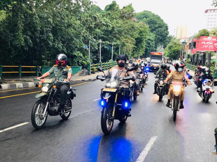 Forkopimda Kota Bogor melakukan patroli pada hari kedua PPKM, Selasa (12/1).