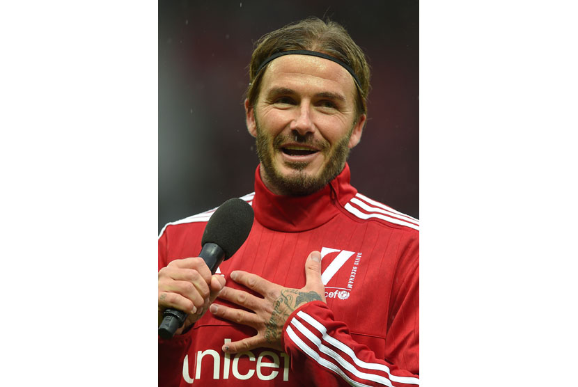 Former British soccer player David Beckham delivers a speech prior to the UNICEF Match For Children soccer match Great Britain & Ireland against the 'Rest Of The World' at Old Trafford, Manchester, Britain, 14 November 2015.
