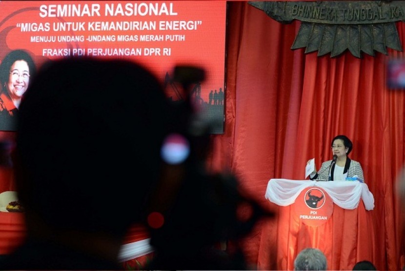 Former Indonesian president and Chairman of  Indonesian Democratic Struggle Party, Megawati Soekarnoputri, deliver her lecture during a seminar on energy in Jakarta on Wednesday.