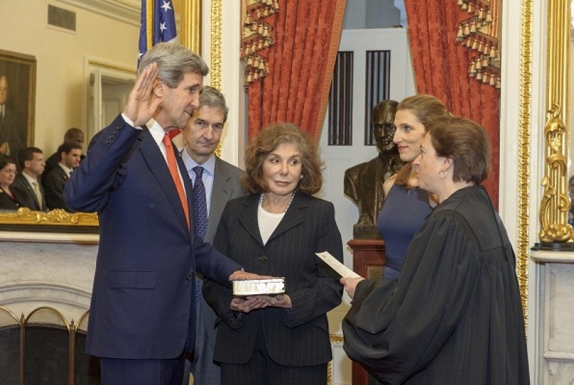 Former Senator and chairman of the Senate Foreign Relations Committee John Kerry (D-MA) is officially sworn-in as Secretary of State in Washington D.C. February 1, 2013. 