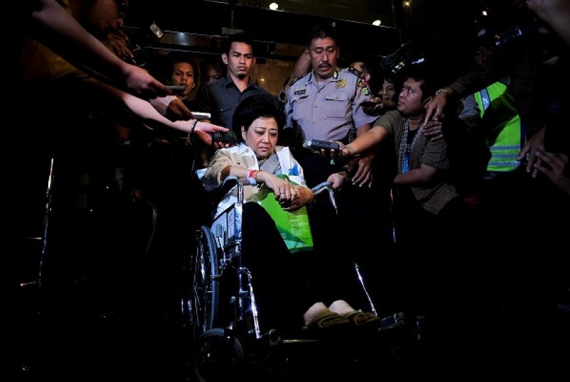 Former senior leader of the ruling Democratic Party, Hartati Murdaya, sits in a roller chair when she leaves the Corruption Eradication Commission (KPK) in Jakarta on Wednesday.