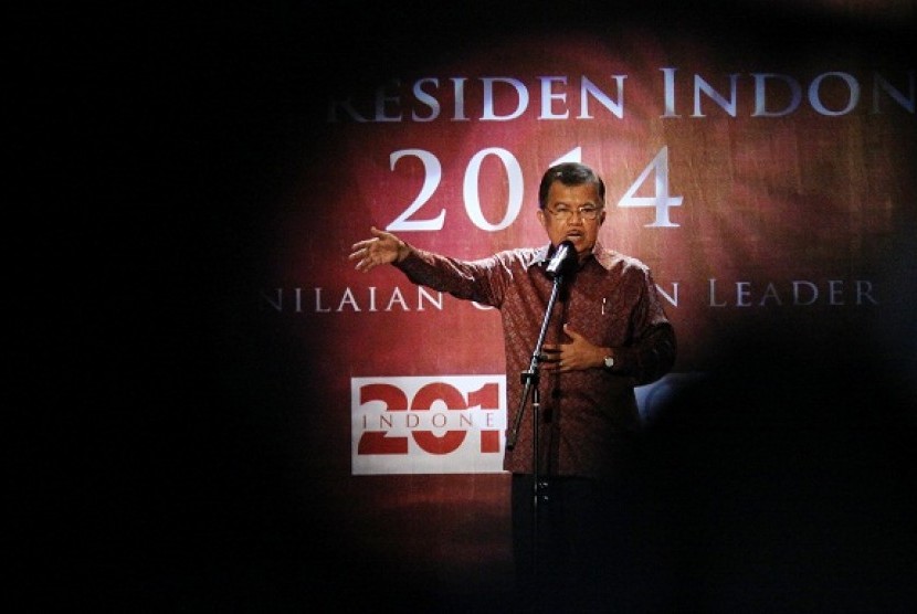 Former Vice President Jusuf Kalla delivers his speech during the launching of survey by Lembaga Survei Indonesia (LSI) on presidential candidates for 2014.   