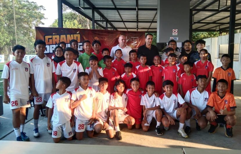 Fortis Football Factory (3F) membuka kesempatan pesepakbola muda mengasah keahliannya. Tak hanya melatih keahlian (skill) bermain bola anak-anak untuk masuk ke Liga Indonesia, Fortis Football Factory (3F) juga menyasar Liga Pro Eropa.