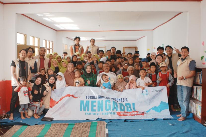 Forum Akhlak Indonesia (FAI) yang bekerja sama dengan Mahaka X resmi memulai rangkaian kegiatan “FAI Mengabdi” pada tanggal 20 Juli 2024 di Kampung Cilember, Desa Lebak Muncang, Kecamatan Ciwidey, Kabupaten Bandung, Jawa Barat.