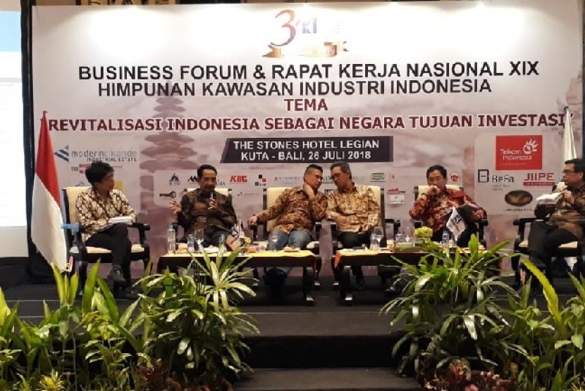Forum Bisnis dan Rakernas Himpunan Kawasan Industri (HKI) Indonesia di The Stone Hotel Legian, Kuta, Kamis (26/7). 