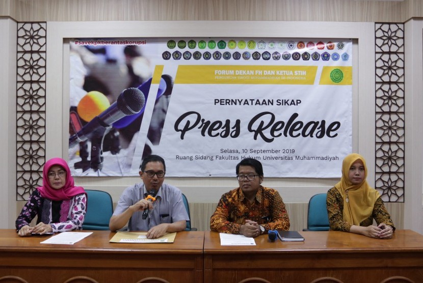 Forum Dekan Fakultas Hukum (FH) dan Ketua Sekolah Tinggi  Ilmu Hukum (STIH) Perguruan Tinggi Muhammadiyah (PTM) Se-Indonesia  menyatakan penolakannya terhadap RUU KPK di UMY, Bantul, Selasa (10/9).