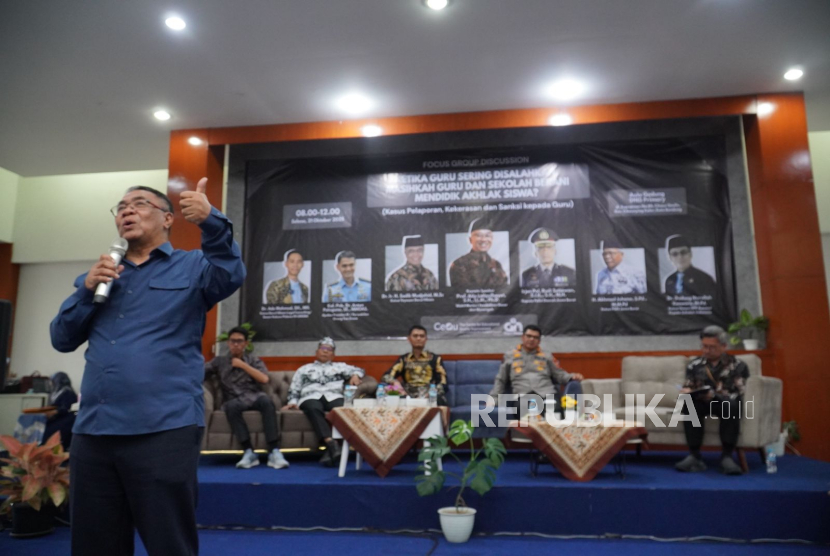 Forum Group Discussion (FGD), yang digelar untuk membahas banyaknya guru yang dilaporkan saat mendisplinkan siswa, Selasa (21/10/2025)