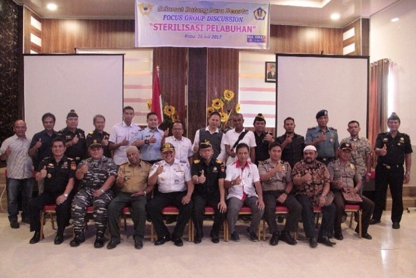 Forum Grup Discussion (FGD) yang diselenggarakan Bea Cukai Aceh yang dihadiri oleh berbagai pihak terkait di pelabuhan.