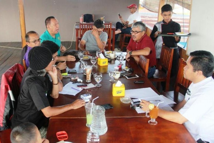 Forum Inisiator Pengusulan Chairil Anwar menjadi Pahlawan Nasional  menggelar rapat di Payakumbuh, Sumatera Barat, Sabtu (8/4).