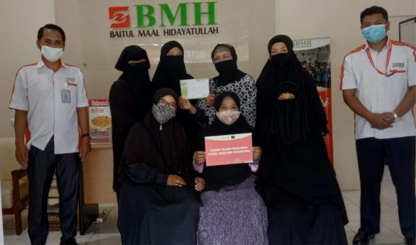 Forum Kajian Muslimah (FKM) menyalurkan bantuan korban bencana melalui BMH Yogakarta.