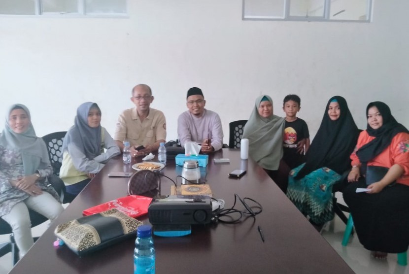 Forum Komunikasi Orang Tua Siswa Al Bayan (Fokal) melakukan rapat koordinasi dengan Yayasan Al Bayan Hidayatullah Makassar, terkait kegiatan Porseni.
