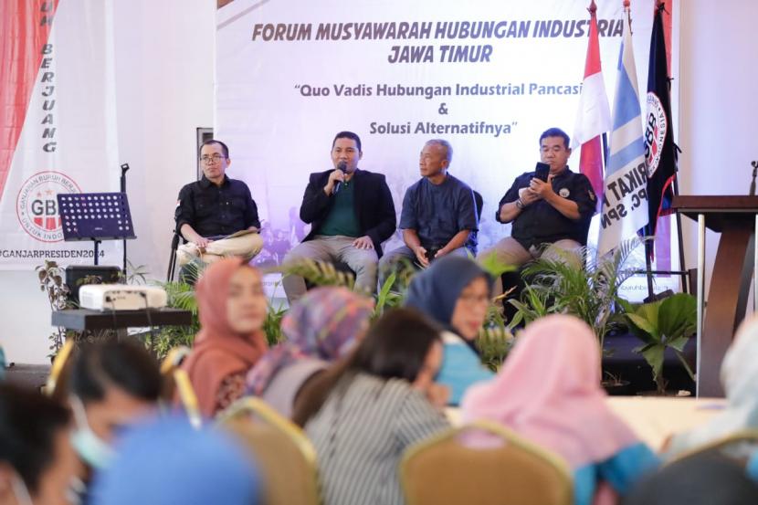 Forum Musyawarah Hubungan Industrial (FMHI) Jawa Timur yang diadakan di Sidoarjo. 