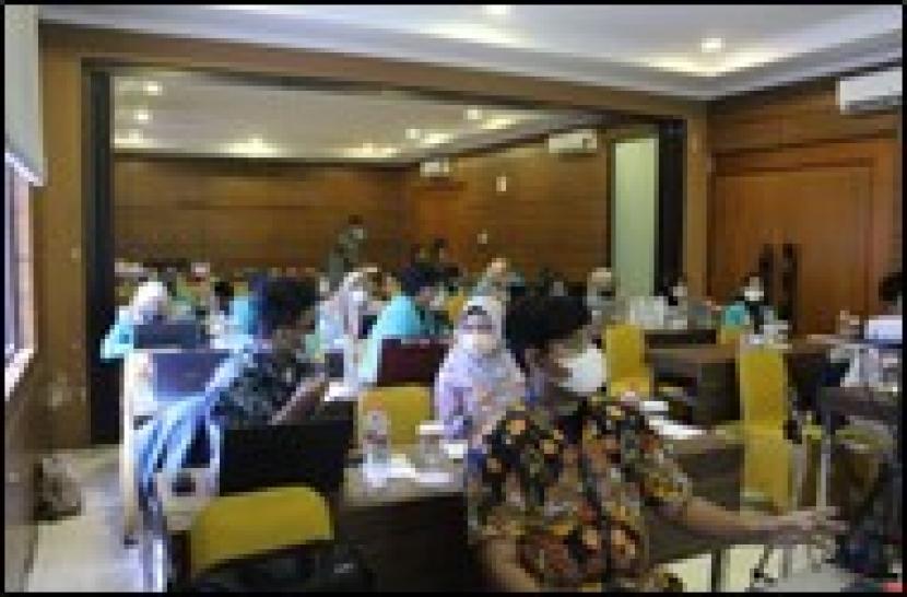 Forum pembahasan soal naik kelas jamu sebagai OHT di UMS.