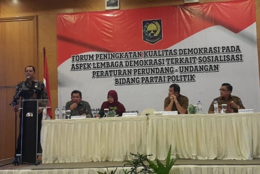 Forum Peningkatan Kualitas Demokrasi pada Aspek Lembaga Demokrasi, di Manado, Senin (27/5).
