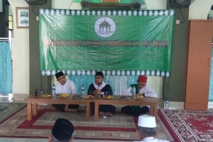 Forum Silaturahmi Takmir Masjid Jakarta (FSTMJ) kembali menggelar halakah dan silaturahmi takmir masjid se-Kota Bekasi di Masjid Nurul Iman, Kelurahan Jaka Sampurna, Kecamatan Bekasi Barat, Kota Bekasi, Jumat (6/7).