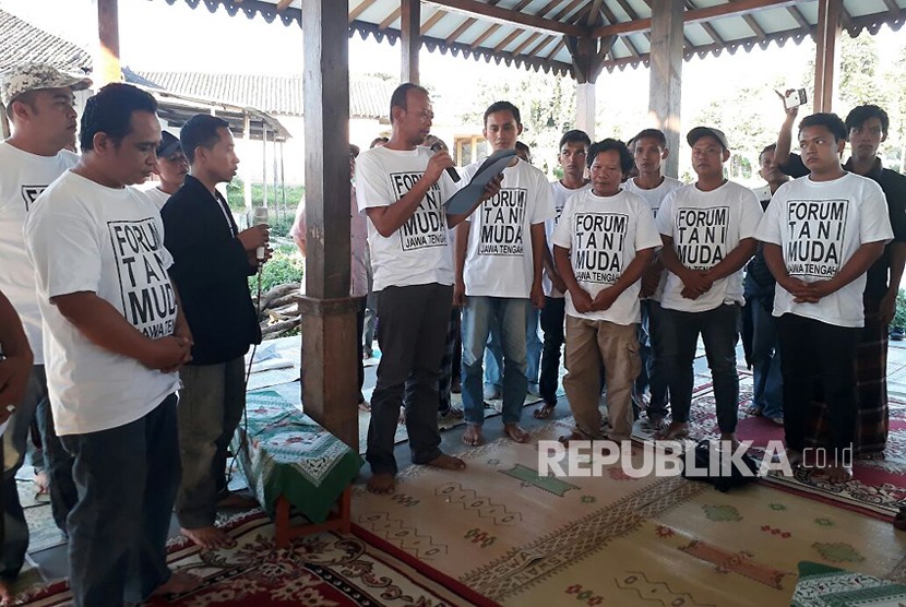 Forum Tani Muda Jawa Tengah menyampaikan dukungannya kepada Gubernur NTB TGH Muhammad Zainul Majdi atau Tuan Guru Bajang (TGB) maju dalam Pilpres 2019 di Pendopo Forum Tani Jawa Tengah, Jalan Mertokusumo,  Kecamatan Tuntang Kabupaten Semarang, Jawa Tengah, Rabu (28/3).