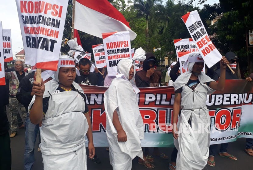 Forum Warga Anti Korupsi Kota Solo mengajak warga agar tak golput di Pilgub Jateng