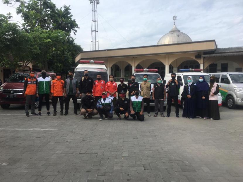 Forum Zakat (FOZ) Sumut megirimkan bantuan dan tim medis untuk membantu korban erupsi Gunung Sinabung.