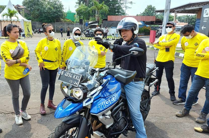 FORWOT menggelar safety riding training dengan melibatkan Jakarta Defensive Driving Consulting (JDDC) dan sejumlah komunitas. 