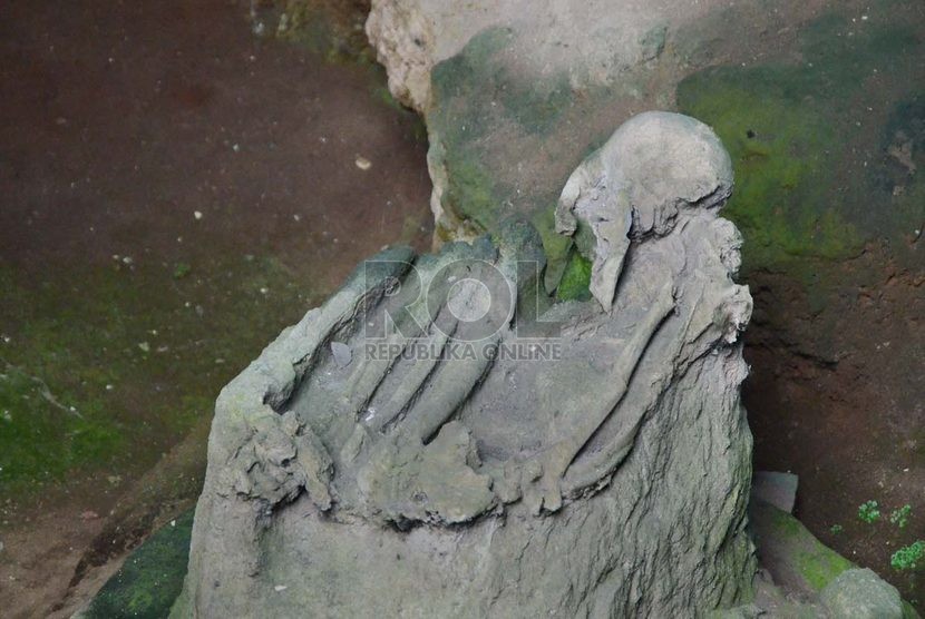  Fosil manusia purba di Gua Pawon, Padalarang, Kabupaten Bandung Barat, Sabtu (14/6).  (Republika/Edi Yusuf)
