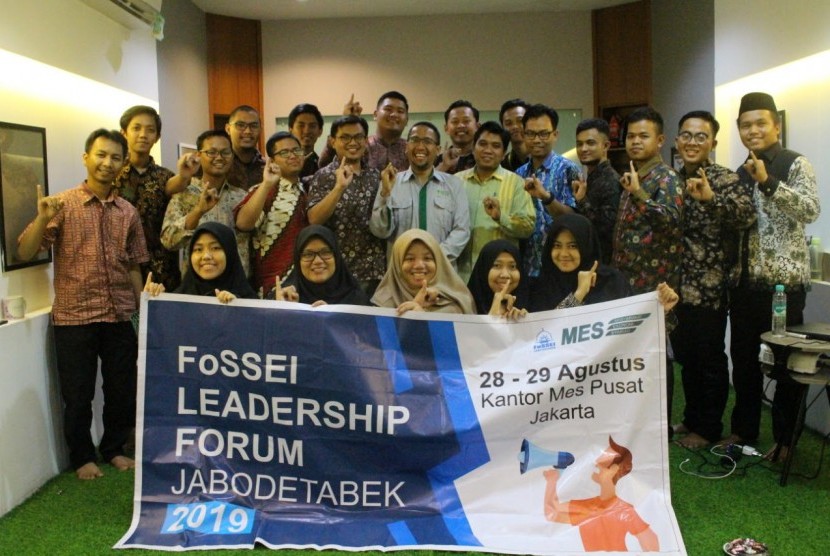 FoSSEI Jadebotabek menggelar leadership forum.