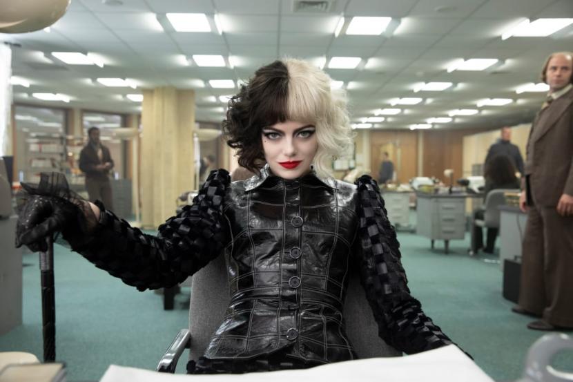 Foto adegan film Cruella. Sekuel Cruella sudah mulai memasuki tahap pengerjaan dan kembali dibintangi Emma Stone.