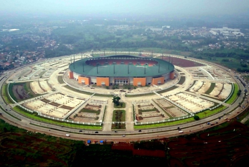 Foto aerial kompleks Stadion Pakansari, Cibinong, Kabupaten Bogor, Jabar. PKL di sekitar Stadion Pakansari Bogor akan ditertibkan karena membuat kumuh.