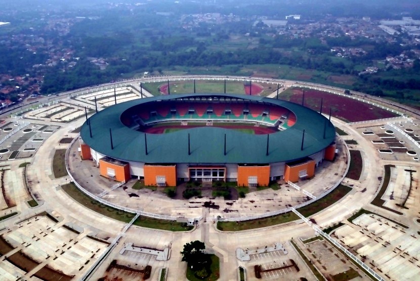 Foto aerial kompleks Stadion Pakansari, Cibinong, Kabupaten Bogor, Jawa Barat. 