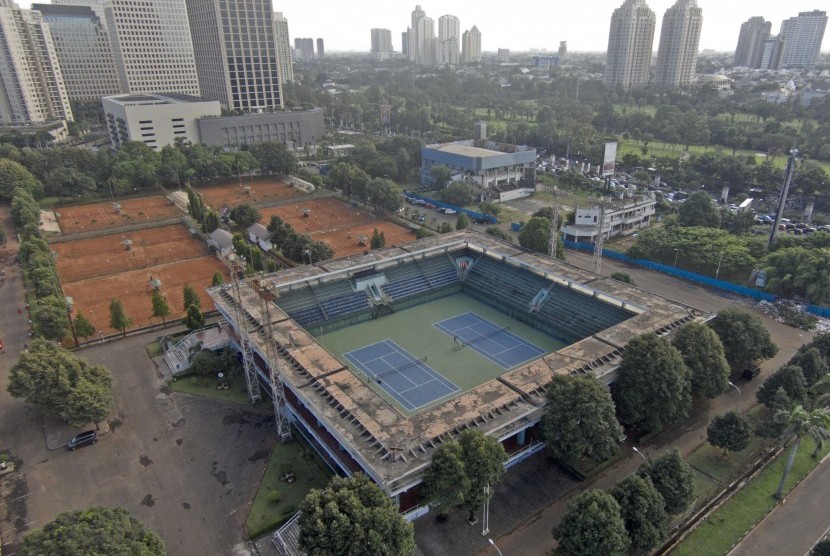 Foto aerial Lapangan Tenis di Kompleks Gelora Bung Karno, Senayan, Jakarta.