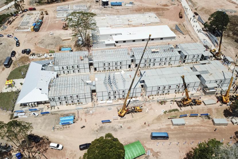 Foto aerial progres pembangunan rumah sakit khusus Corona (COVID-19) di Pulau Galang, Batam, Kepulauan Riau, Rabu (25/3/2020). 