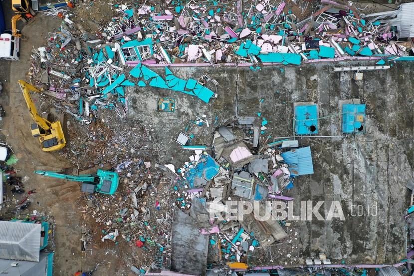 Foto aerial Rumah Sakit Mitra Manakarra yang rusak akibat gempa bumi magnitudo 6,2 di Mamuju, Sulawesi Barat, Sabtu (16/1/2021). 