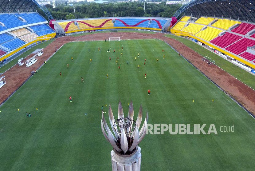 Foto aerial stadion Gelora Sriwijaya Jakabaring (GSJ) yang berada dikawasan Jakabaring Sport City (JSC) Palembang, Sumatera Selatan, Kamis (29/3). 