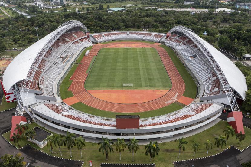 Foto aerial Stadion Gelora Sriwijaya Jakabaring (GSJ) yang diperuntukkan untuk venue Piala Dunia U-20 2023 di Jakabaring Sport City (JSC), Palembang, Sumatera Selatan, Selasa (15/3/2022). 