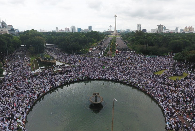  Ratusan anggota komunitas ODOJers melakukan pawai Tarhib Ramadhan menyambut datangnya bulan suci Ramadhan saat Hari Bebas Kendaraan Bermotor, Jakarta, Ahad (5/6). (Republika/ Wihdan)