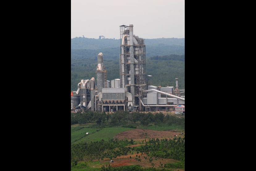 Foto areal pabrik PT Semen Indonesia (Persero) Tbk, di Gunem, Rembang, Jawa Tengah, Rabu (22/3).
