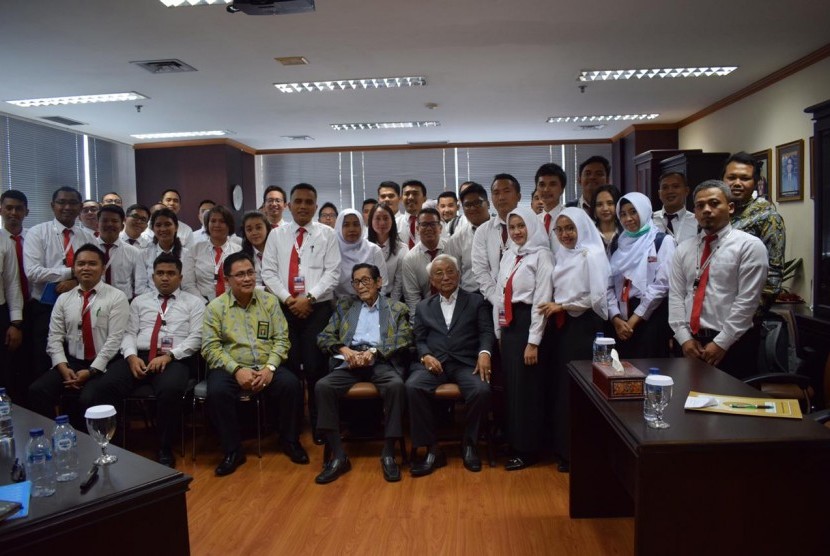 Foto bersama Ketua BANI Husseyn Umar dengan peserta pelatihan calon hakim yang diadakan oleh BANI.