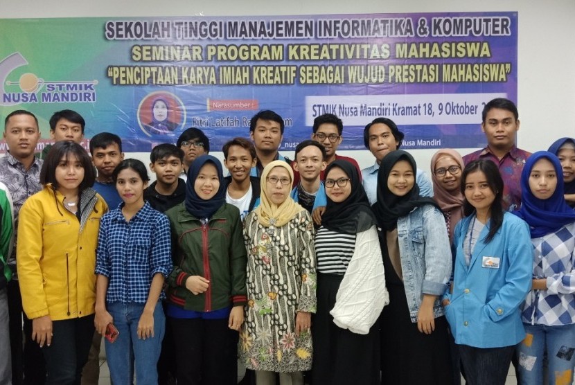 Foto bersama pasca pelaksanaan seminar PKM di STMIK Nusa Mandiri Kampus Kramat, Jakarta..