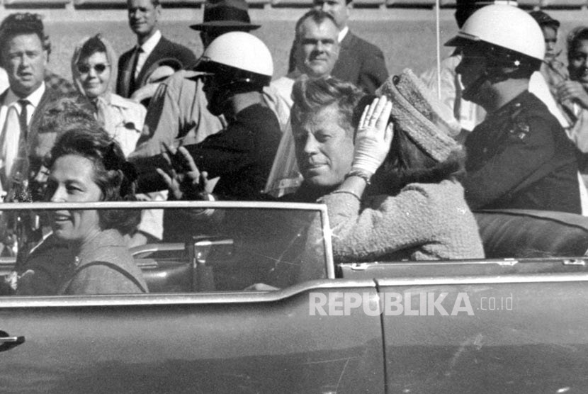 Foto detik-detik penembakan presiden AS John F Kennedy pada 1963.