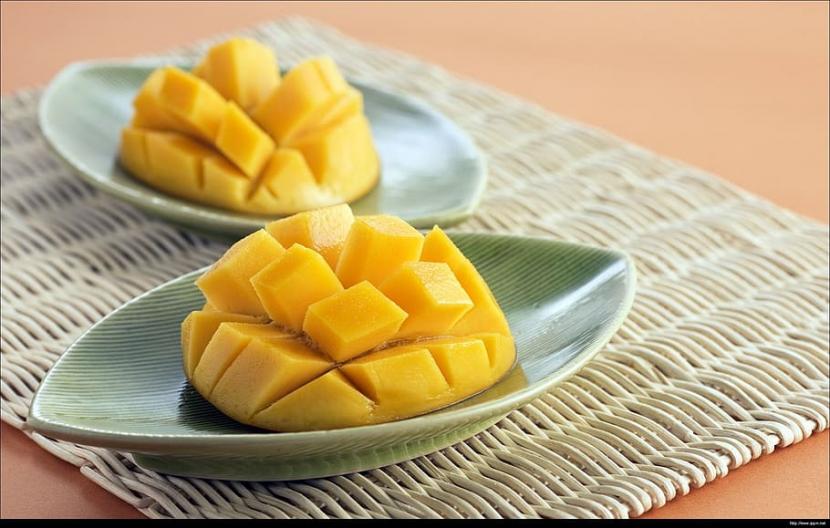Mangga termasuk jenis buah yang rendah kalori dan memiliki banyak manfaat sehat (Foto: ilustrasi buah mangga)