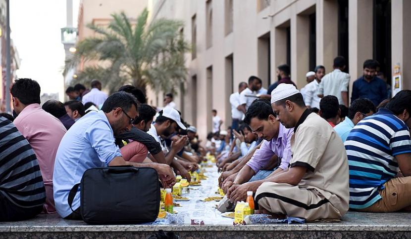 Food bank Uni Emirat Arab meluncurkan sebuah inisiatif untuk mengelola makanan secara efektif, meminimalisir pemborosan, dan mendistribusikannya kepada para penerima manfaat.