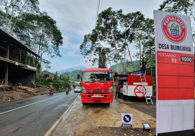 Pertashop di wilayah Desa/ Kecamatan Bumijawa, Kabupaten Tegal, Jawa Tengah. PT Pertamina terus memperluas kehadiran Pertashop di desa-desa.